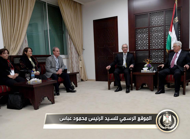 السيد الرئيس يستقبل أعضاء إقليم حركة فتح 
في سوريا.