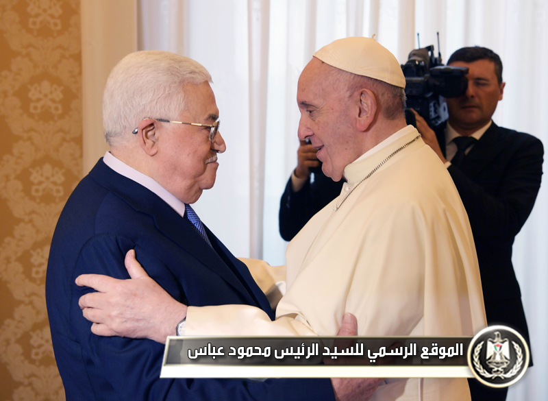 الرئيس عباس 
يجتمع مع بابا الفاتيكان