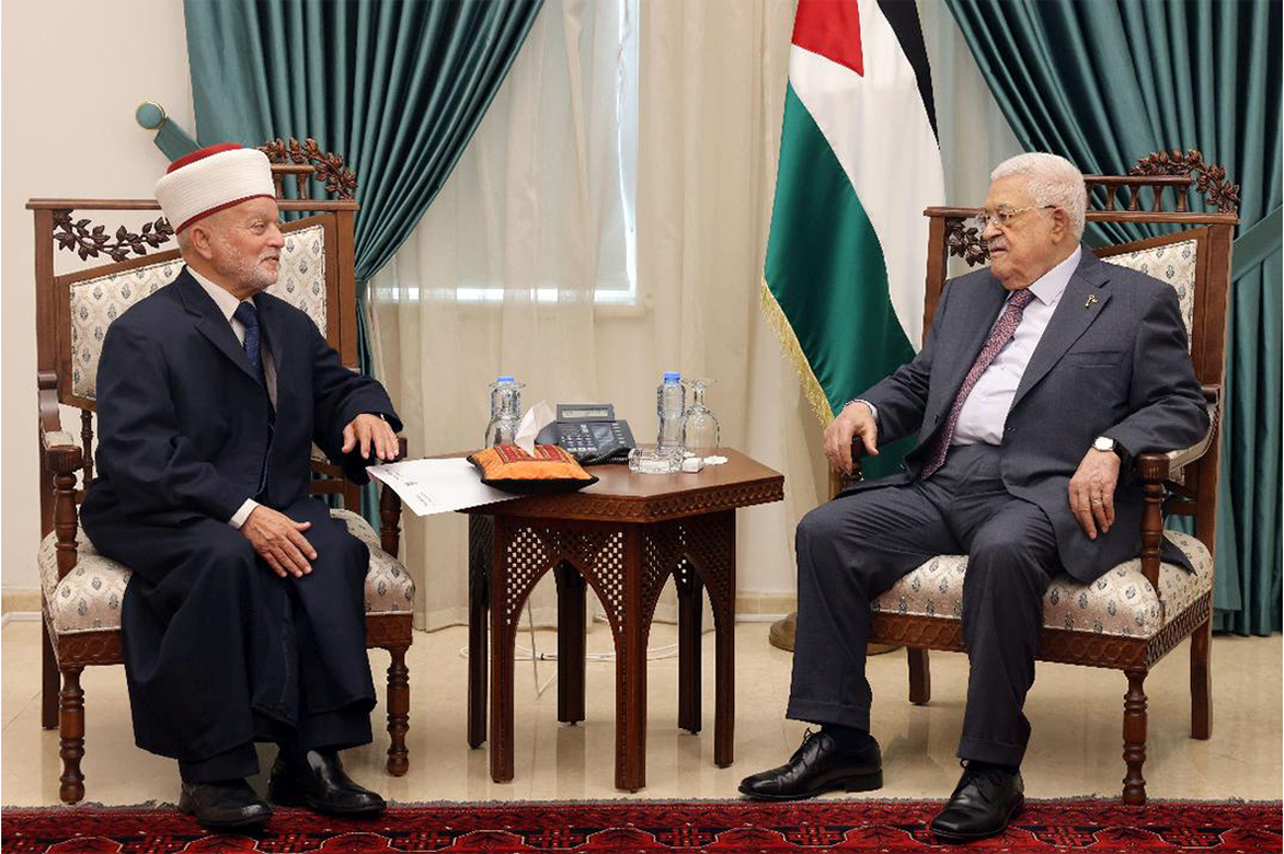 الرئيس يستقبل المفتي العام ويوجه بدعم صمود المواطنين في القدس