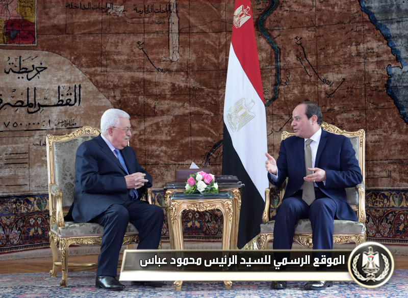 الرئيس عباس يجتمع مع نظيره 
المصري