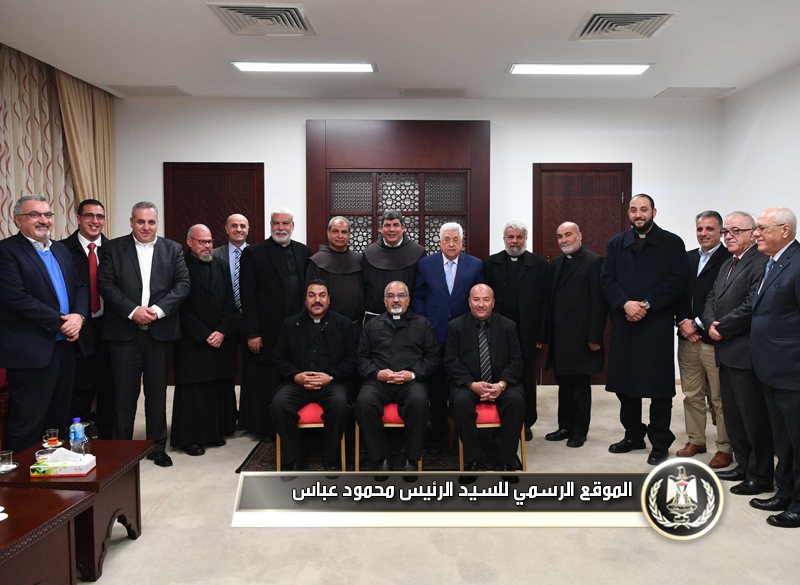 رهبان الكنيسة القبطية الكاثوليكية 
المصرية خلال لقائهم الرئيس: جئنا تلبية لنداء الرئيس نصرة 
للقدس
