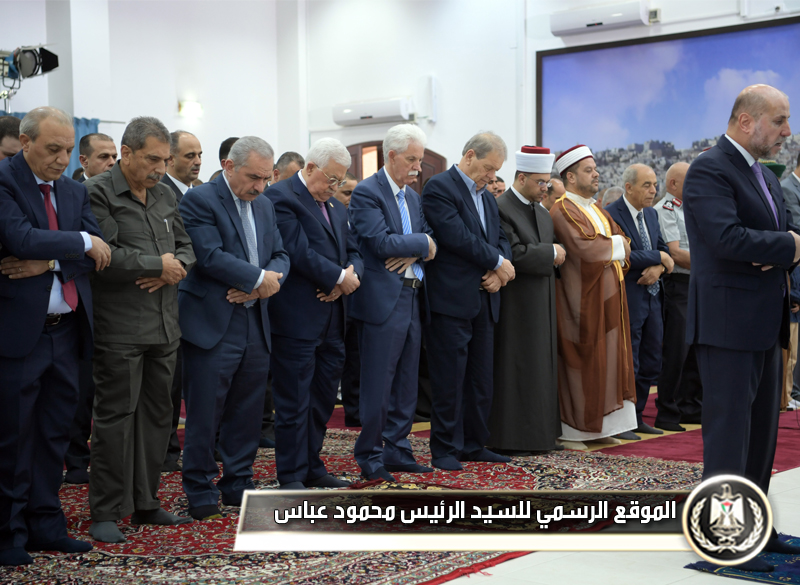 الرئيس يؤدي صلاة الـعيد فيمسجد 
التشريفات بمقر الرئاسة