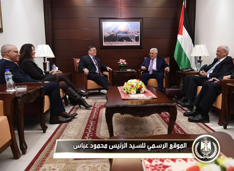 السيد الرئيس يستقبل القنصل الاميركي 
العام في مدينة القدس دونالد 
بلوم.