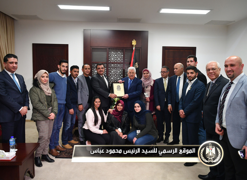 الرئيس عباس يستقبل الوفد الأردني 
المشاركبفعالية القدس عاصمة الشباب 
الإسلامي
