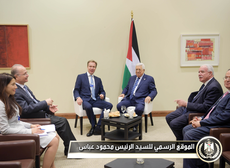 الرئيس عباس يلتقي رئيس 
المنتدى الاقتصادي العالمي