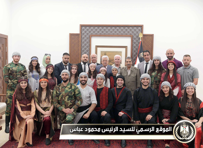 السيد الرئيس يستقبل فرقة الفنون 
الشعبية التابعة لجامعة 
الاستقلال