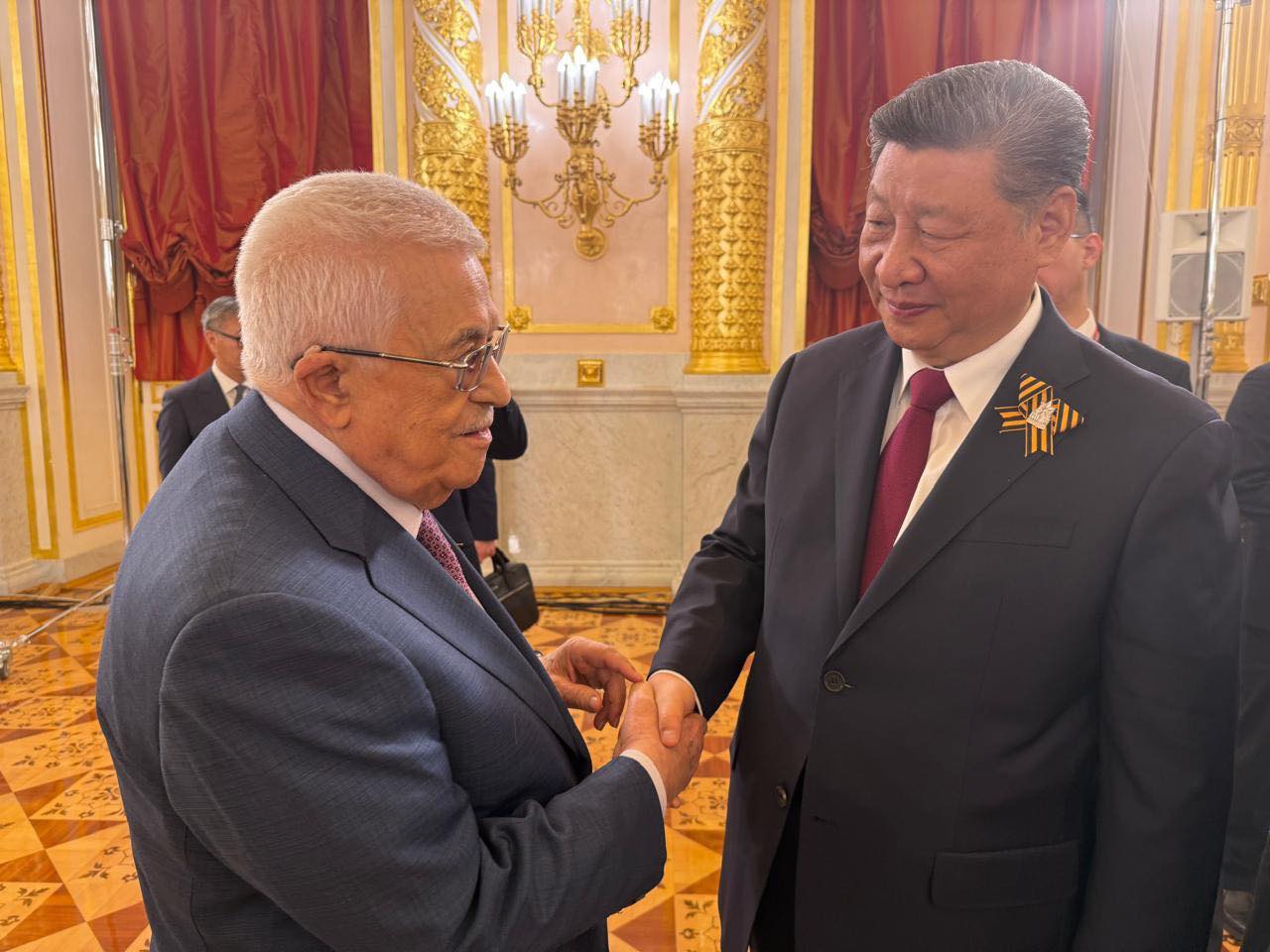 الرئيس يلتقي الرئيس الصيني