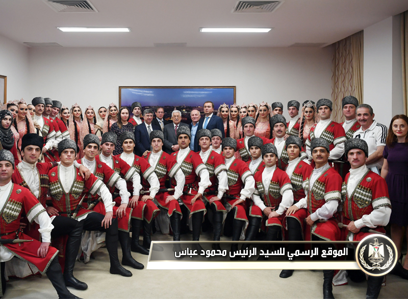 السيد الرئيس يستقبل الفرقة الداغستانية 
الشعبية