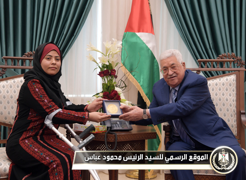 الرئيس يستقبل الصحفية الجريحة دعاء 
زعرب ويصدر تعليماته بالتكفل بعلاجها