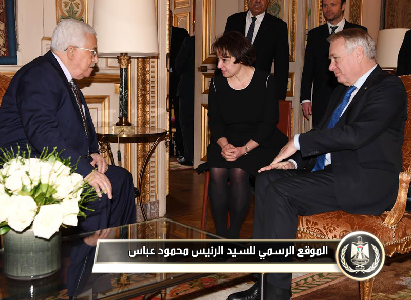 السيد الرئيس اثناء لقاء وزير الخارجية 
الفرنسي.