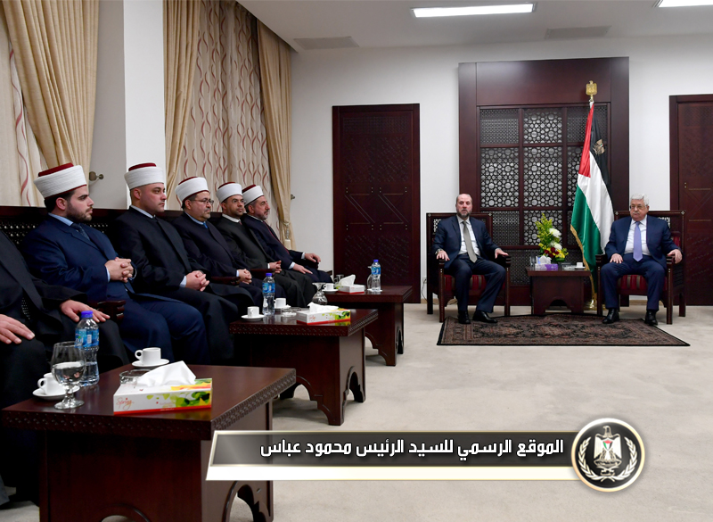 السيد الرئيس يستقبل وفدا من قضاة فلسطين 
الشرعيين
