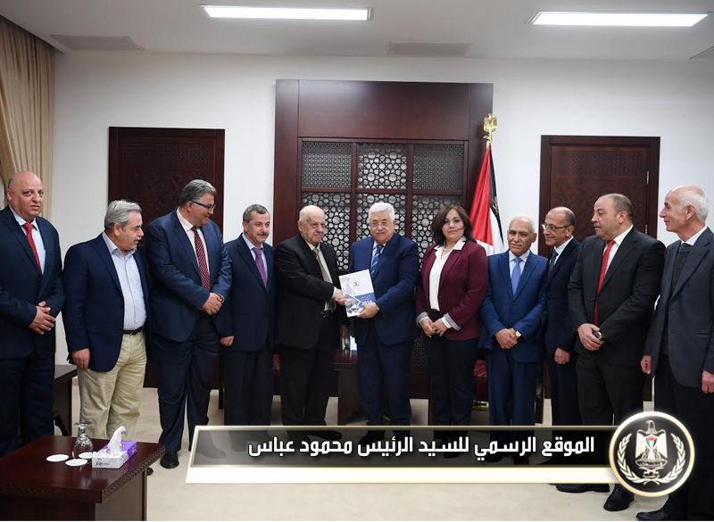 السيد الرئيس يتسلم تقرير هيئة مكافحة 
الفساد السنوي