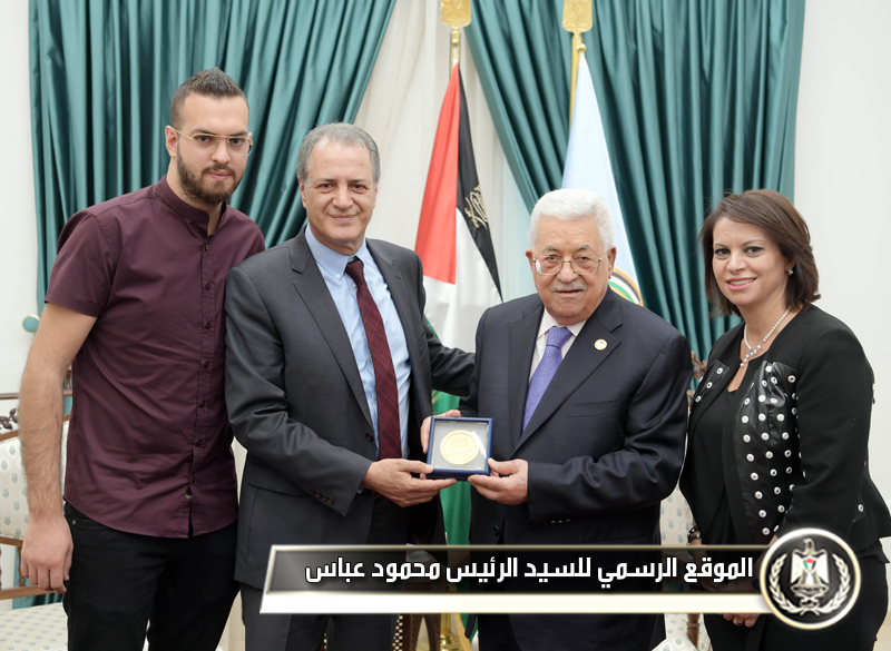 الرئيس عباس يستقبل رجل الأعمال عماد زكي 
تلحمي