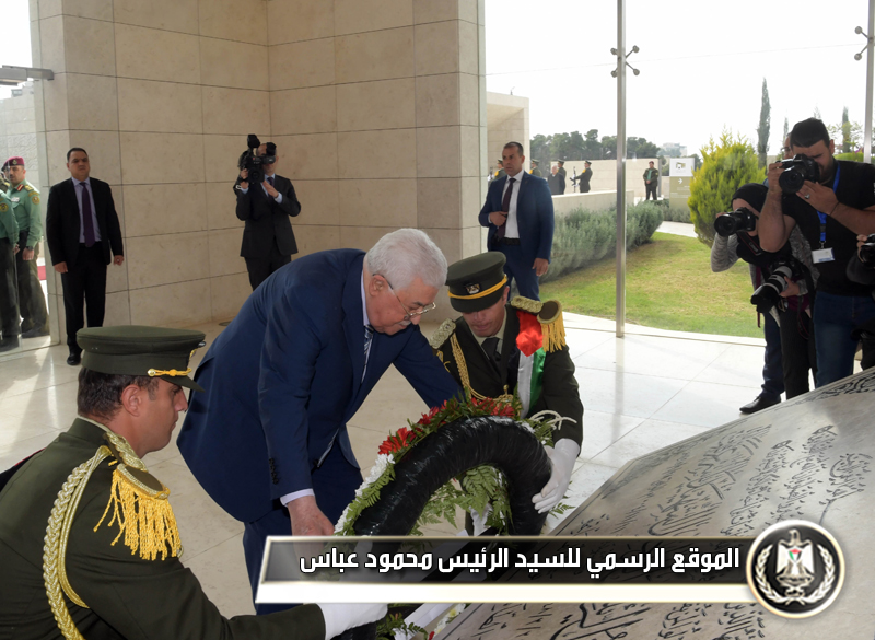 السيد الرئيس خلال القاء كلمته في 
مهرجانلاحياء الذكرى الـ14 لاستشهاد ياسر 
عرفات.