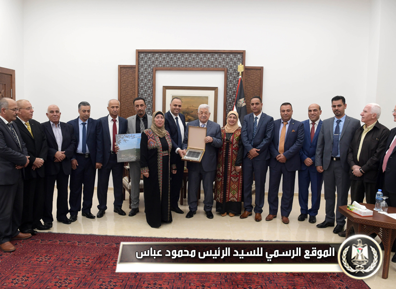 السيد الرئيس يستقبل وفدا من بلدية 
يعبد