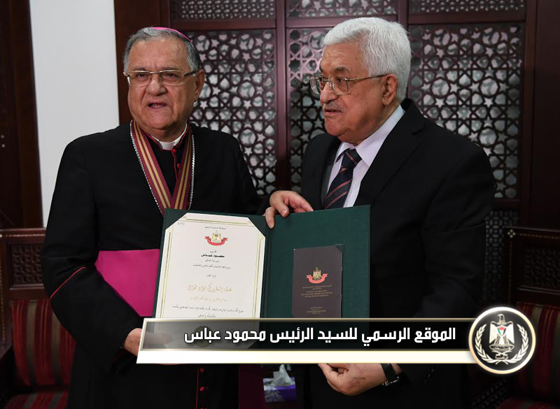 قلد رئيس دولة فلسطين محمود 
عباس، غبطة البطريرك فؤاد طوال، وسام القدس من رتبة القدس.