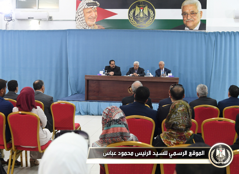 السيد الرئيس يستقبل وفد المعلمين 
المبتعثين إلى دولة الكويت
