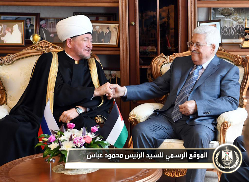 السيد الرئيس يلتقي إمام 
موسكو