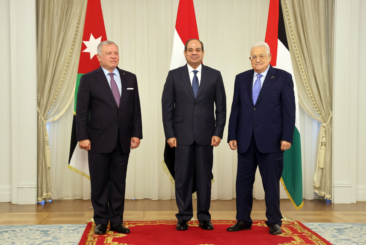 القمة الثلاثية تؤكد أن حل القضية الفلسطينية وتحقيق السلام العادل والشامل خيار استراتيجي وضرورة إقليمية ودولية