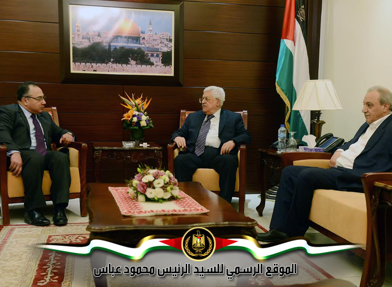 استقبل 
رئيس دولة فلسطين محمود عباس، اليوم الجمعة، بمقر الرئاسة في مدينة رام الله، سفير 
جمهورية مصر العربية لدى دولة فلسطين وائل عطيه