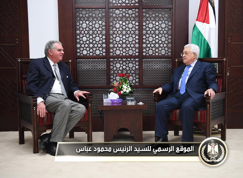 السيد الرئيس يستقبل وزير النقل الأميركي 
السابق ري لحود
