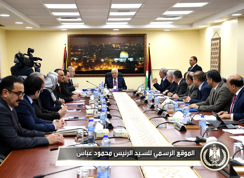 السيد الرئيس يترأس اجتماع مجلس 
الوزراء.
