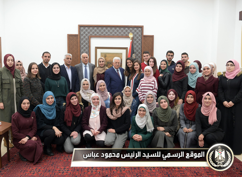 الرئيس عباس يستقبل طلبة كليةالشرف 
في جامعة النجاح الوطنية
