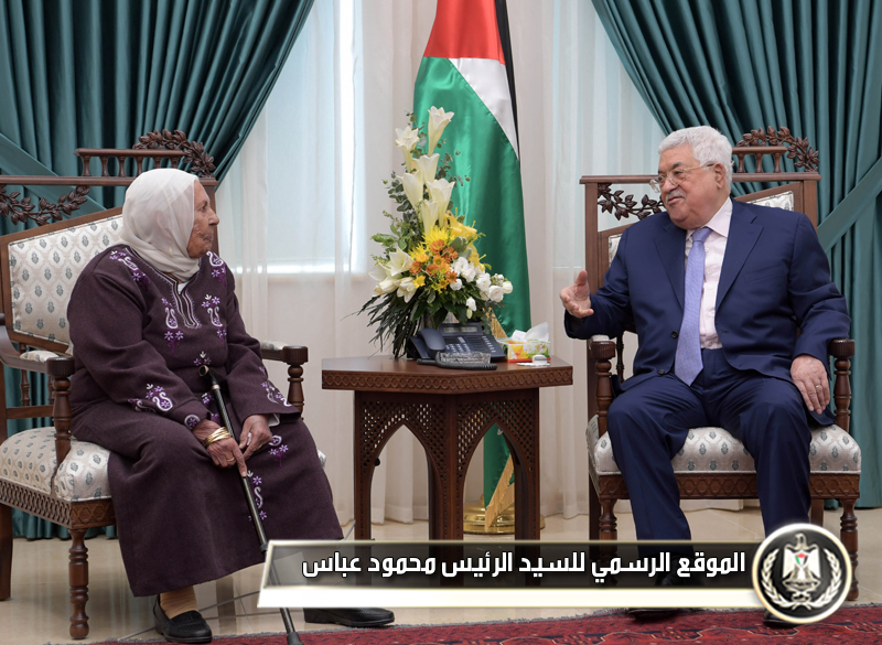 الرئيس عباس يستقبل والدة وشقيق الأسير 
كريم يونس: قضية الأسرى تحتل الأولوية لدى 
القيادة