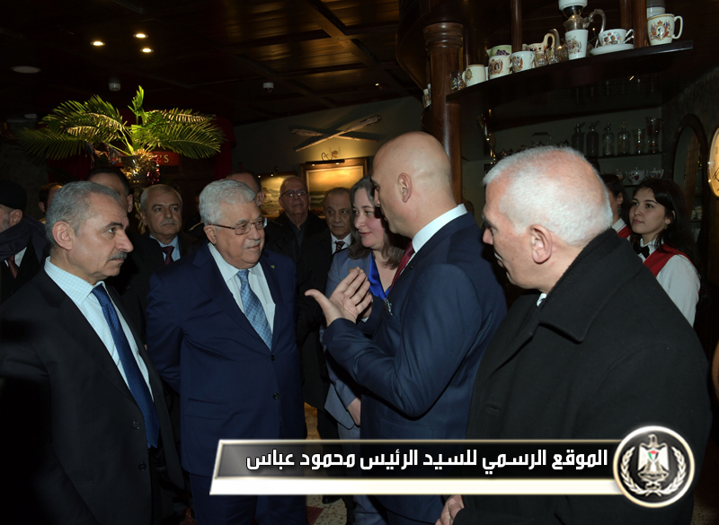 الرئيس عباس 
يتفقد فندق "الجدار" في بيت لحم