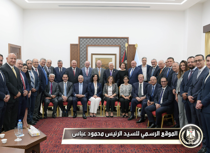 الرئيس عباس يتسلم التقرير 
السنوي لصندوق الاستثمار الفلسطيني