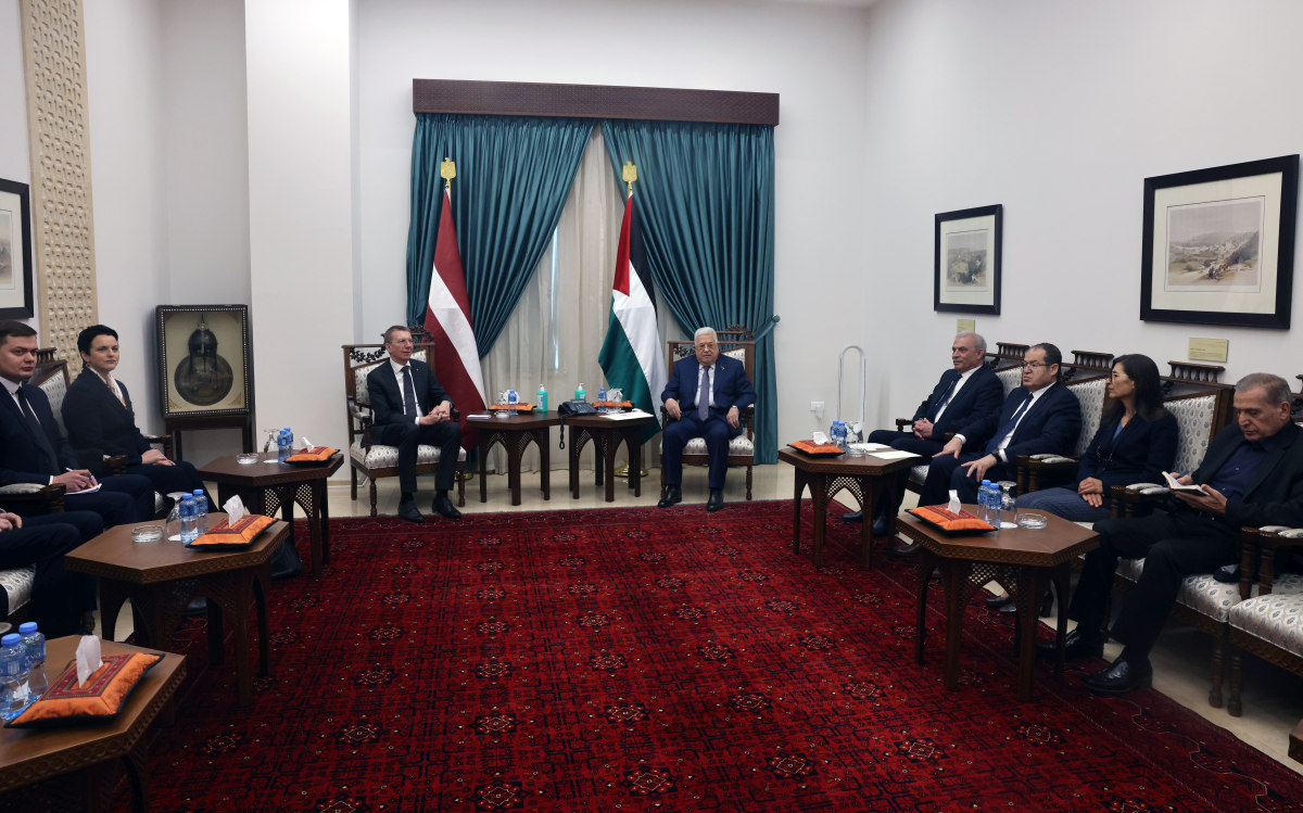 الرئيس يستقبل رئيس لاتفيا