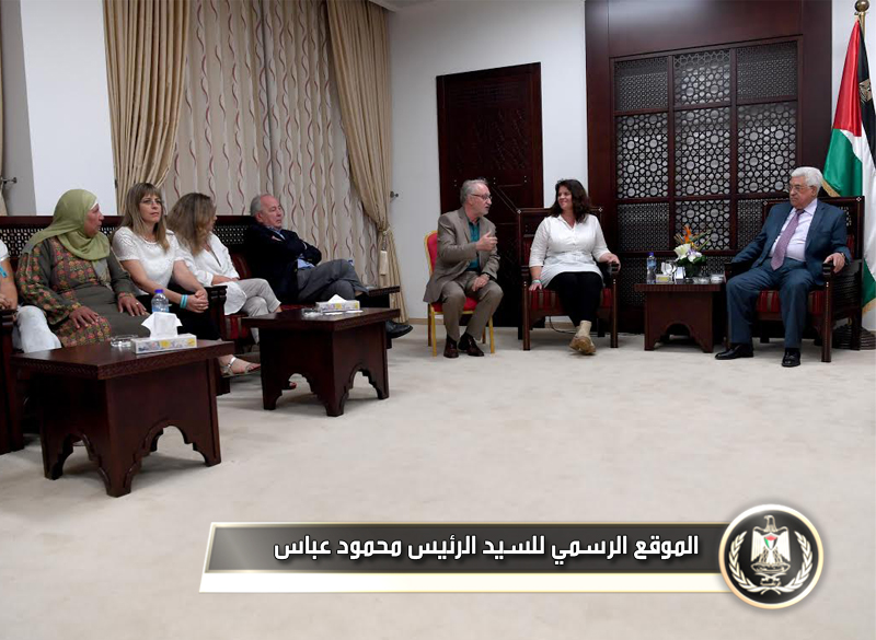 السيد الرئيس وفداً من "حركة نساء يصنعن 
السلام" الإسرائيلية.
