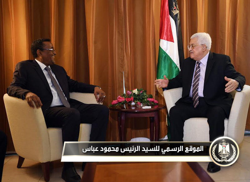 التقى 
رئيس دولة فلسطين محمود عباس، اليوم الأربعاء، بمقر إقامته في العاصمة السودانية 
الخرطوم، مساعد رئيس الجمهورية السودانية إبراهيم محمود حامد.