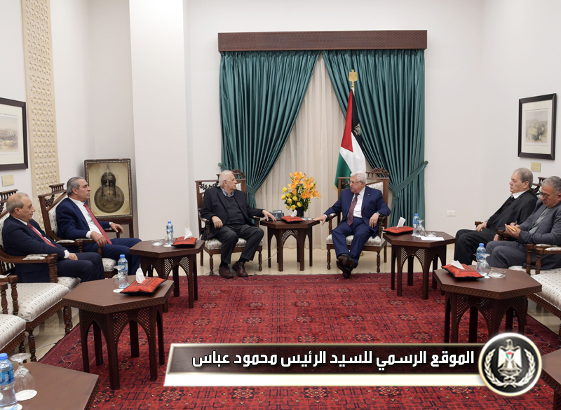 الرئيس عباس يستقبل رئيسلجنة 
الانتخابات المركزية