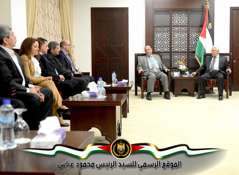 استقبل رئيس دولة فلسطين 
محمود عباس، مساء اليوم الأربعاء، بمقر الرئاسة في مدينة رام الله، وفداً من تجار 
مدينة القدس المحتلة، بحضور نائب رئيس الوزراء زياد أبو عمرو، ومحافظ القدس عدنان 
الحسيني