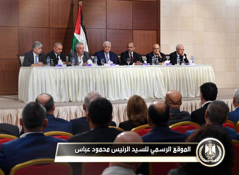 السيد الرئيس يستقبل وفد رجال أعمال 
فلسطين.