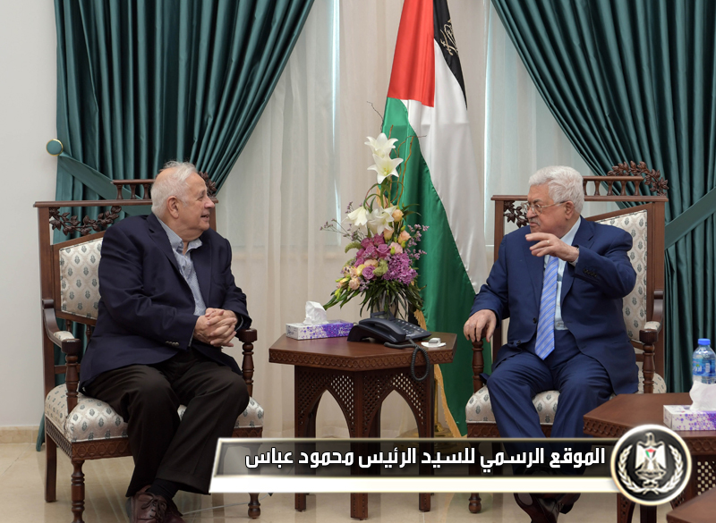 الرئيس يستقبل رئيس لجنة الانتخابات 
المركزيةويبحث معه تنفيذ قرار 
الدستورية