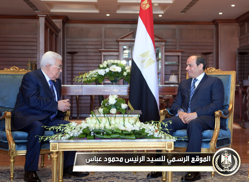 الرئيس يجتمع مع نظيره 
المصري