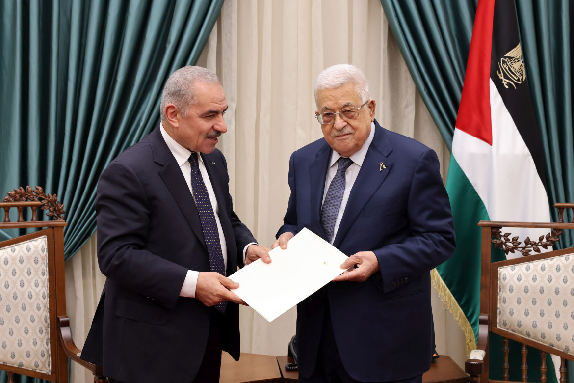  اجتمع رئيس دولة فلسطين محمود عباس، اليوم الأحد، في العاصمة الأردنية عمان، مع العاهل الأردني الملك عبد الله الثاني، بحضور ولي العهد الأمير الحسين بن عبد الله.