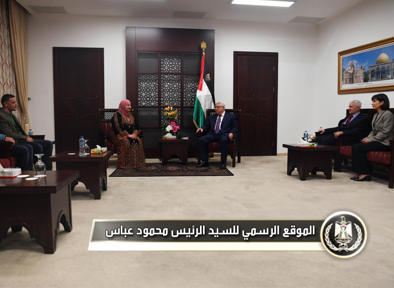 السيد الرئيس يستقبل خنساء 
فلسطين