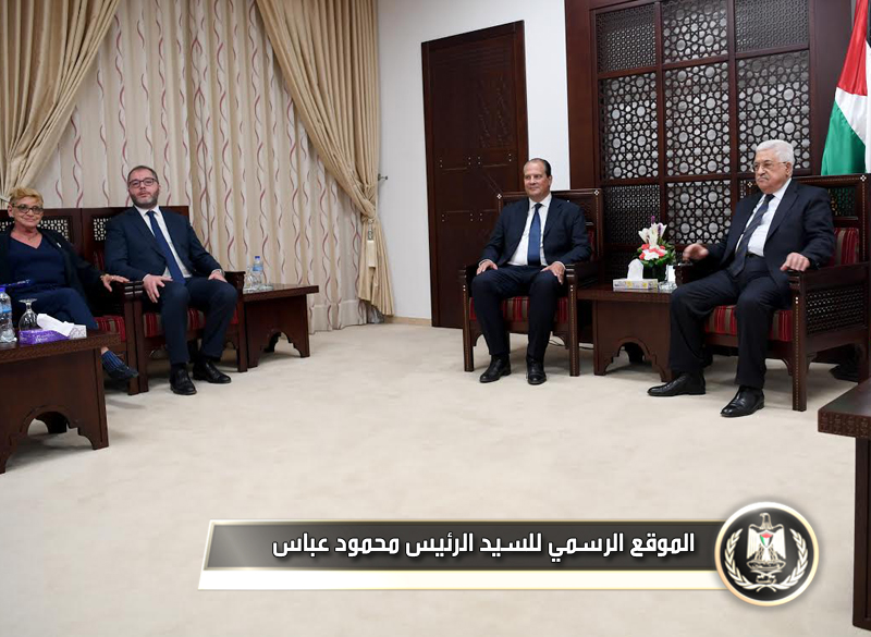 السيد الرئيس يستقبل  وفداً من الحزب 
الاشتراكي الفرنسي.