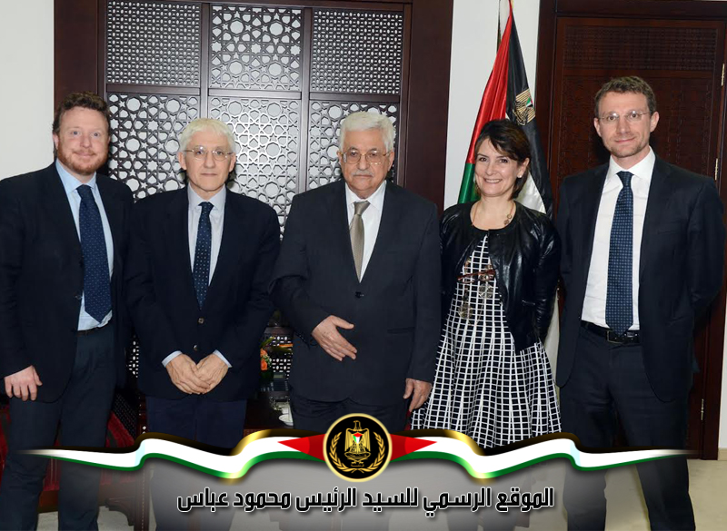استقبل رئيس دولة فلسطين محمود عباس، 
ظهر اليوم الأحد، بمقر الرئاسة في مدينة رام الله، وفدا نقابيا ايطاليا ضم عددا من 
المحامين.