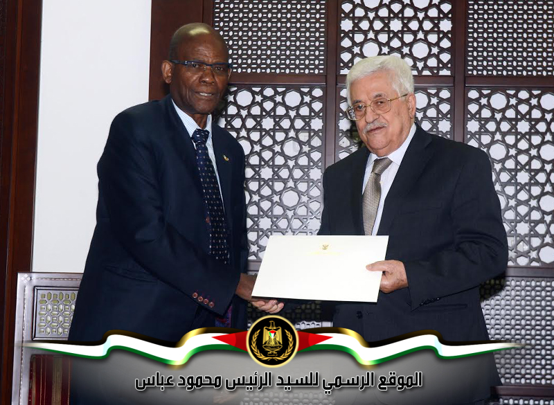 تسلم رئيس دولة فلسطين محمود 
عباس، رسالة رسمية من نظيره الجنوب إفريقي جاكوب زوما، أكد فيها دعم بلاده وتأييدها 
الكامل للمواقف الفلسطينية، واستمرار بلاده بالعمل من أجل دعم الجهود الفلسطينية في 
كافة المجالات