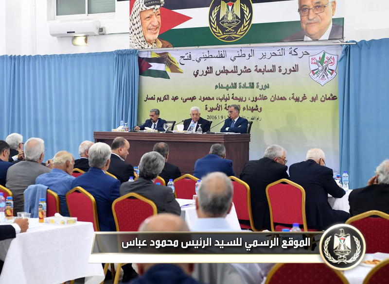 السيد الرئيس أثناء انعقاد الدورة الـ17 
للمجلس الثوري.