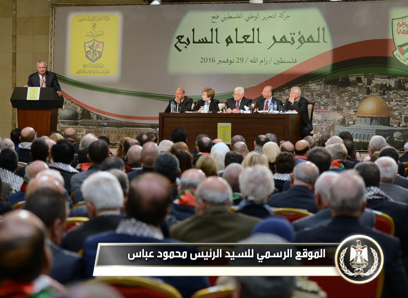   السيد الرئيس خلال الجلسة 
المسائية  للمؤتمر العام السابع لحركة 
فتح.