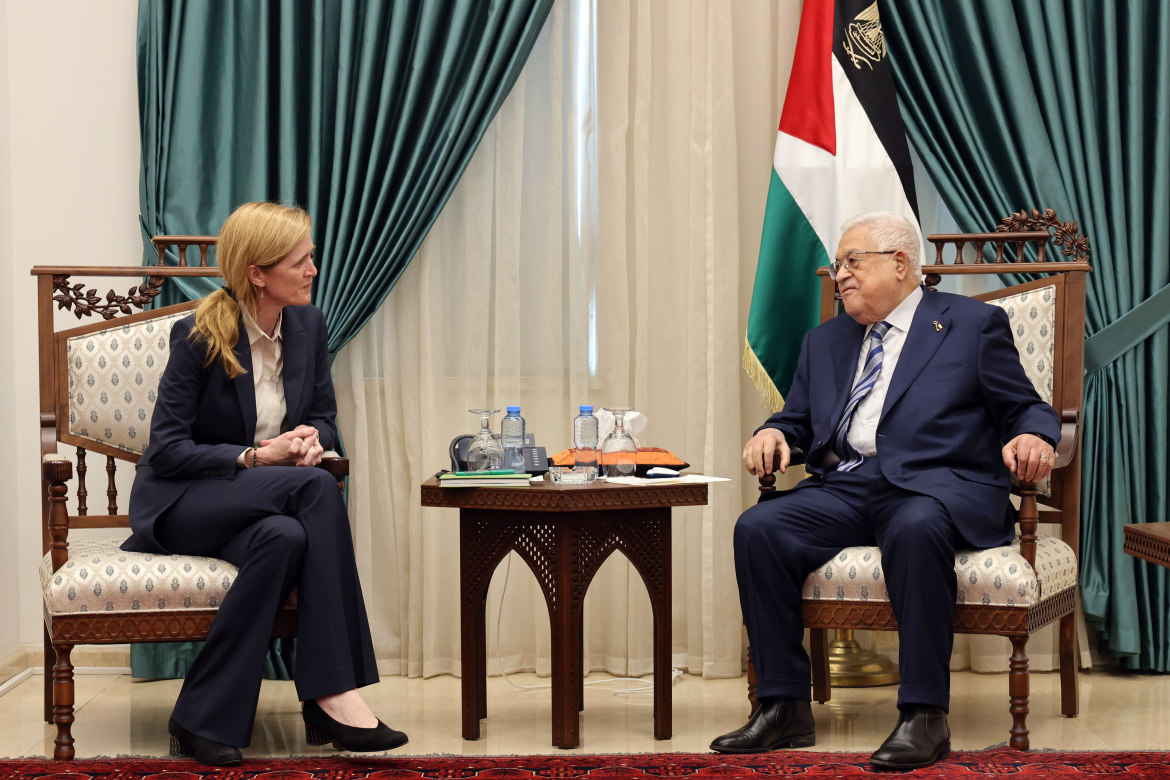 استقبل رئيس دولة فلسطين محمود عباس، اليوم الخميس، بمقر الرئاسة في مدينة رام الله، رئيسة الوكالة الأميركية للتنمية الدولية (USAID) سامانثا باور.