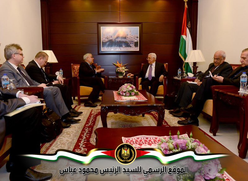 استقبل رئيس دولة فلسطين 
محمود عباس، مساء اليوم الثلاثاء، بمقر الرئاسة في مدينة رام الله، المندوب الروسي 
لدى اللجنة الرباعية سيرجي فرشينين، بحضور ممثل روسيا لدى فلسطين الكسندر 
روداكوف.