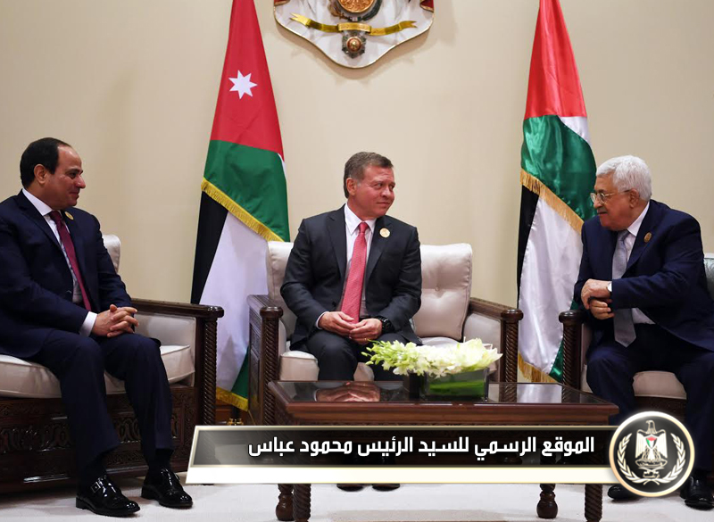 السيد الرئيس لدى لقائه العاهل الأردني 
اوالرئيس المصري.