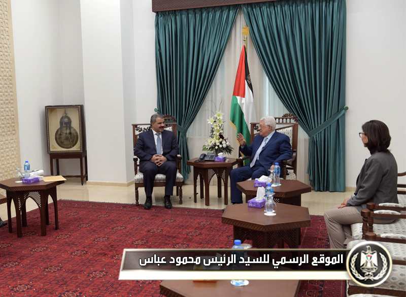 الرئيس عباس يستقبل رئيس ديوان 
الرقابة المالية والإدارية