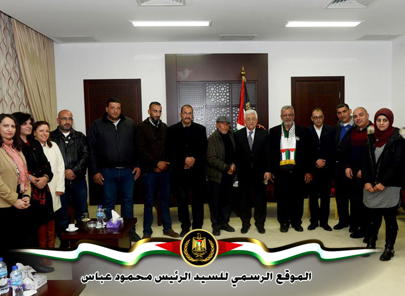 استقبل 
رئيس دولة فلسطين محمود عباس، مساء اليوم الأربعاء، بمقر الرئاسة في مدينة رام 
الله، عائلات شهداء مدينة القدس المحتجزة جثامينهم لدى الاحتلال 
الاسرائيلي.